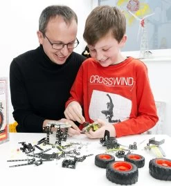 Tronico Mini Fendt 313 Vario Met Aanhangwagen – 1 : 32 -Beste Speelgoed Winkel fendt 313 vario met aanhanger tronico mini 10021 1 1