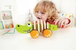 Trekfiguur Hape: Walk-a-Long Crocodile -Beste Speelgoed Winkel houten trekdier hape walk along crocodile 2
