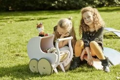 Poppenwagen – Duwkar Kinderfeets Pram -Beste Speelgoed Winkel kinderfeets poppenwagen wit 4
