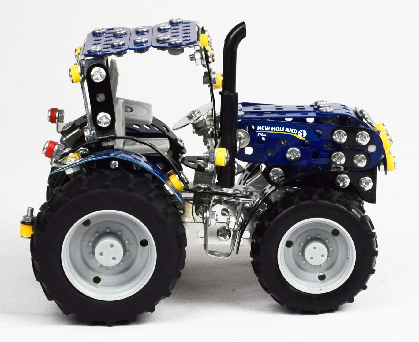Tronico Mini New Holland T4 Met Aanhangwagen – 1 : 32 6 Tronico Mini New Holland T4 Met Aanhangwagen – 1 : 32 - Afbeelding 4